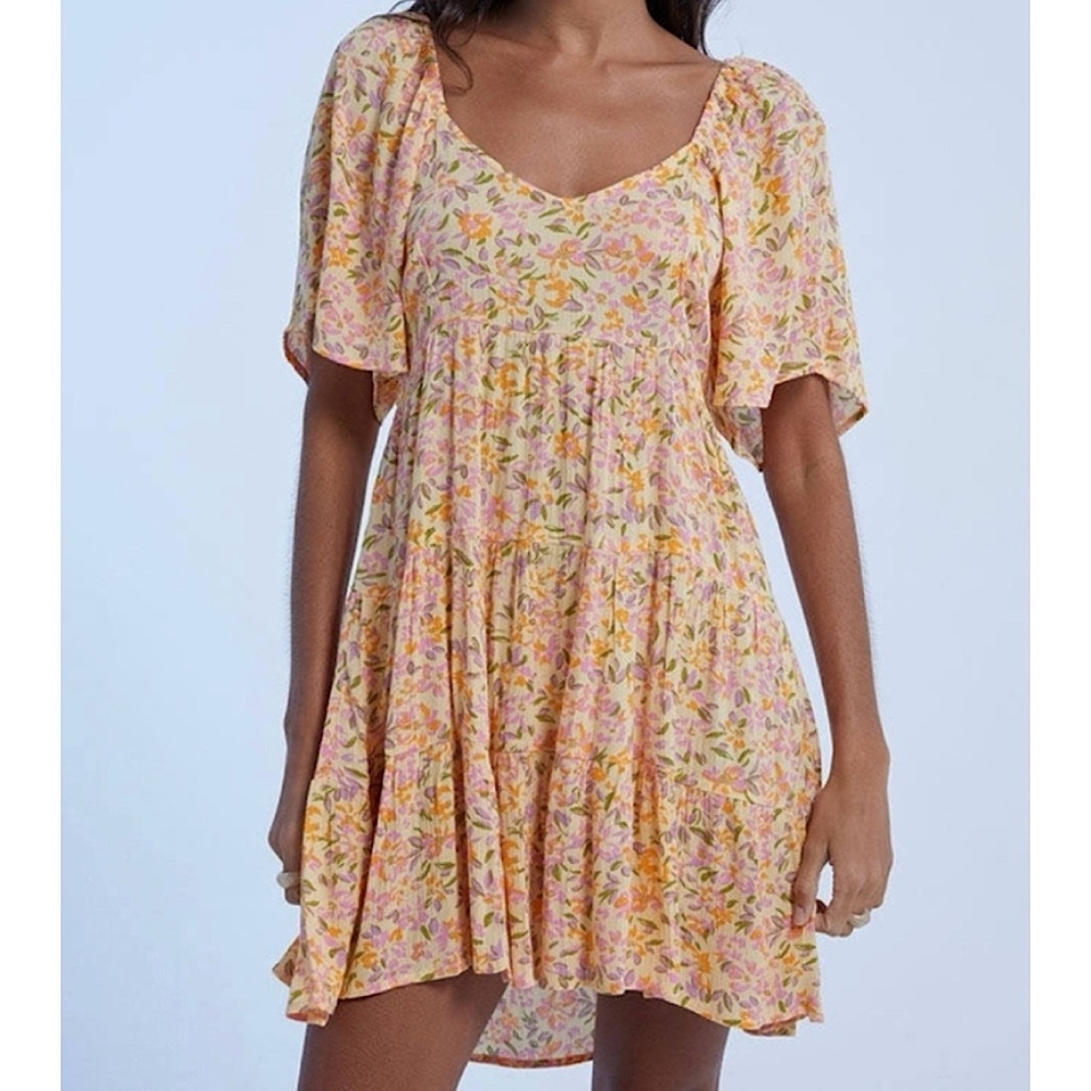 Billabong 💫✨ Floral Tiered Mini Dress